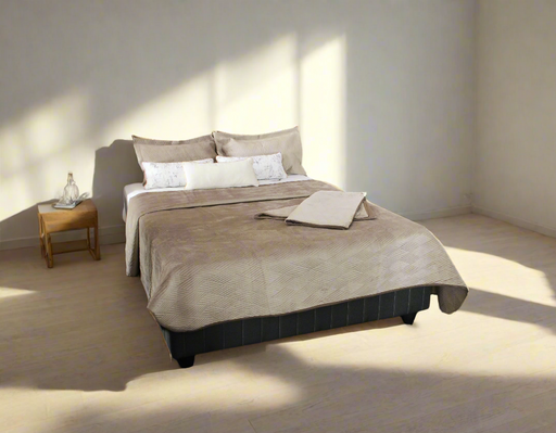 137CM VELVET BEDDING BURGUNDY JENOVIC INVESTMENTS CC